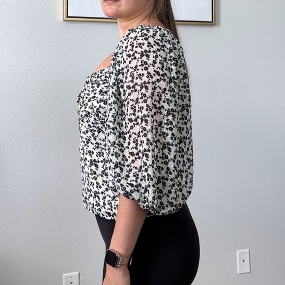 Express Balloon Sleeve Blouse - Picture 3 of 15